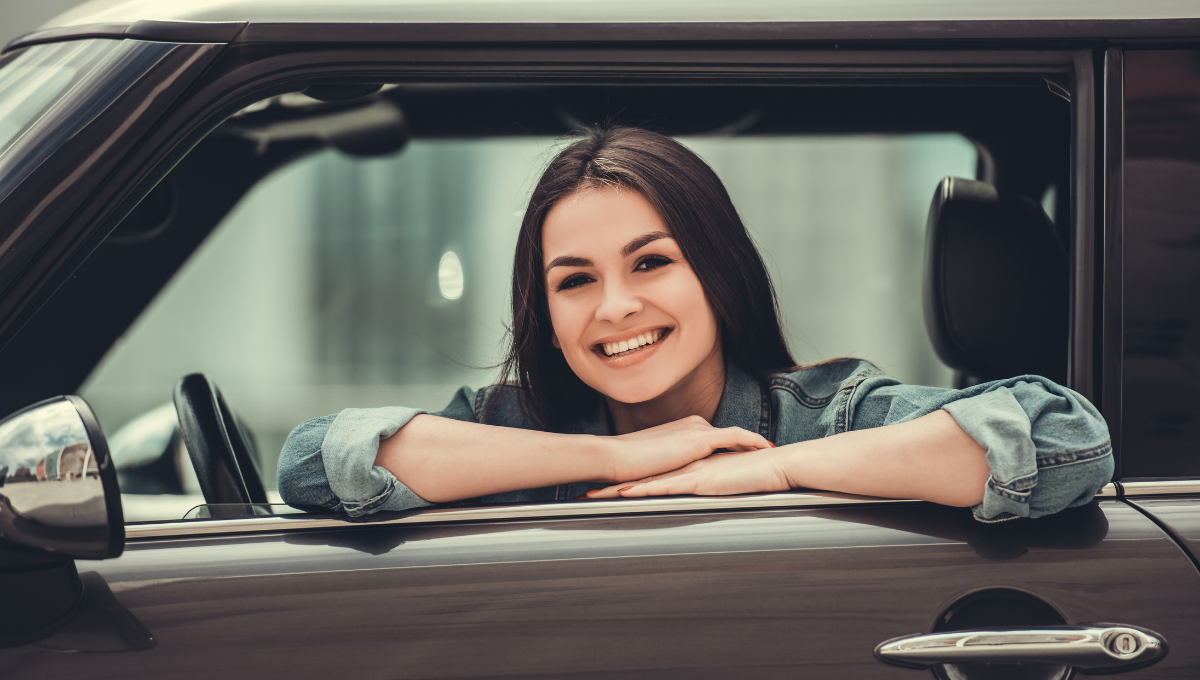 ragazza in auto