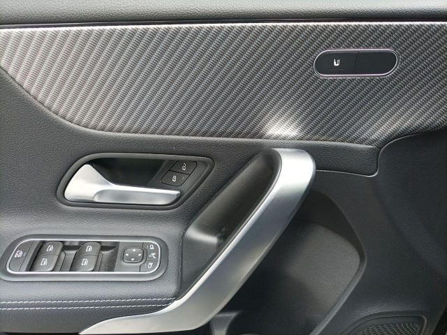MERCEDES-BENZ A 180 Automatic Progressive Advanced