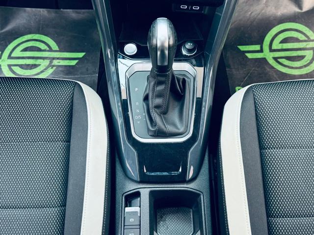VOLKSWAGEN T-Roc 1.5 TSI ACT DSG R-LINE ACC|LED|RETROCAMERA|19′