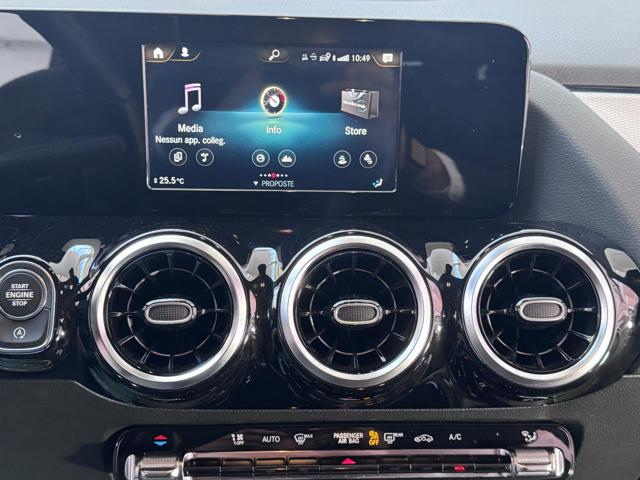 MERCEDES-BENZ GLA 180 d Automatic RETROCAMERA|PADDLES|LED|VETRISCURI