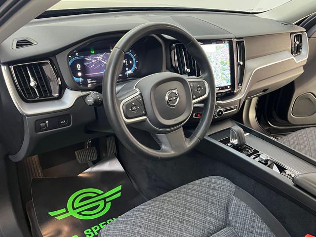 VOLVO XC60 B4 AWD Momentum LED|RETROCAMERA|CARPLAY|18′