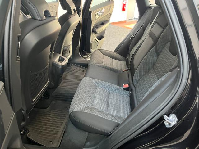 VOLVO XC60 B4 AWD Momentum LED|RETROCAMERA|CARPLAY|18′