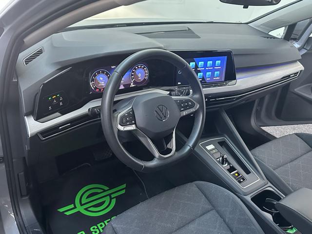 VOLKSWAGEN Golf 1.0 eTSI DSG ACC|PADDLES|LUCI.AMBIENTE|NEOPATENTAT