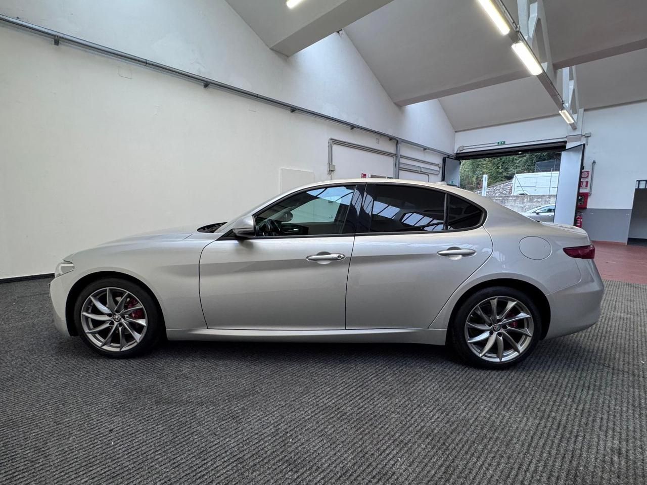 Alfa Romeo Giulia 2.2 160 CV Rosso Edizione LED|PADDLES|RETROCAMERA