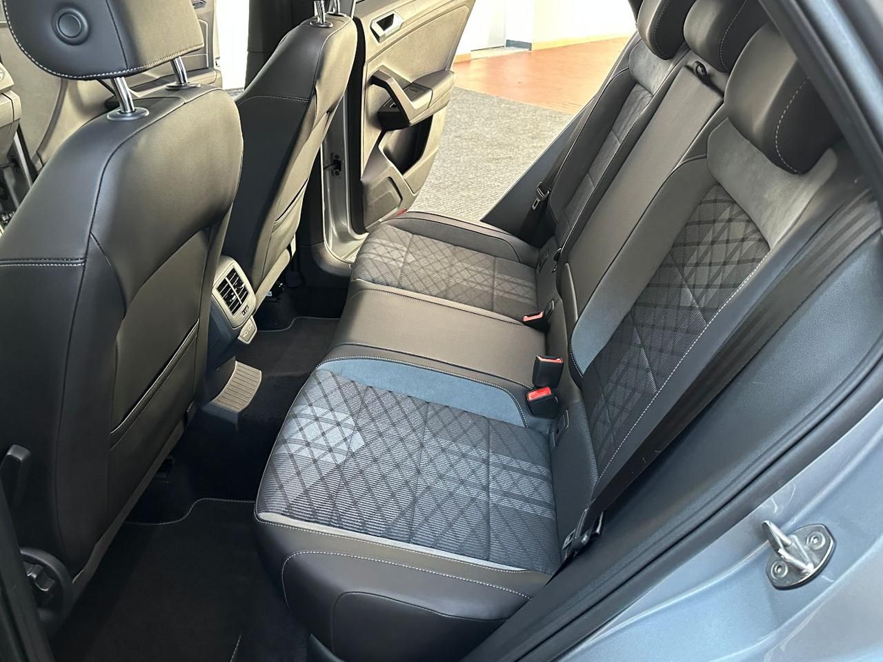 Volkswagen T-Roc 1.5 TSI ACT DSG R-Line RETROCAMERA|ACC|LED|18′