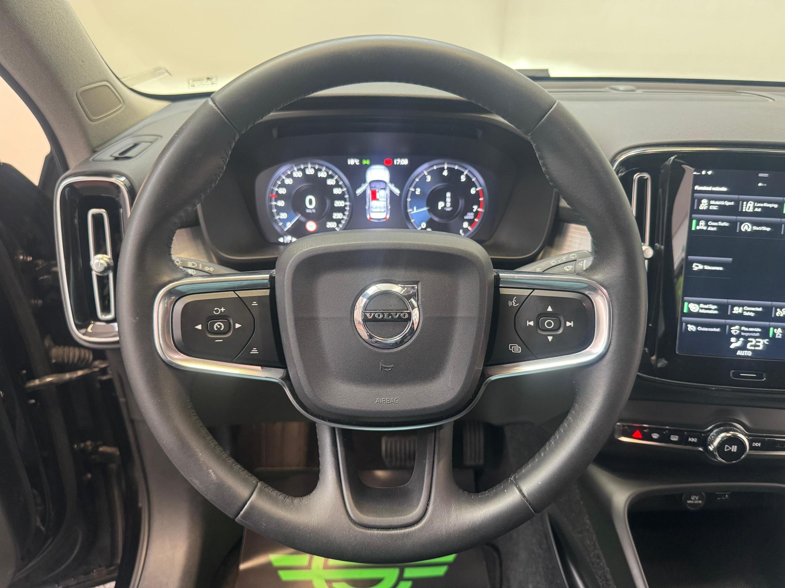 Volvo XC40 2.0 t5 awd geartronic FULL BLACK – 4X4