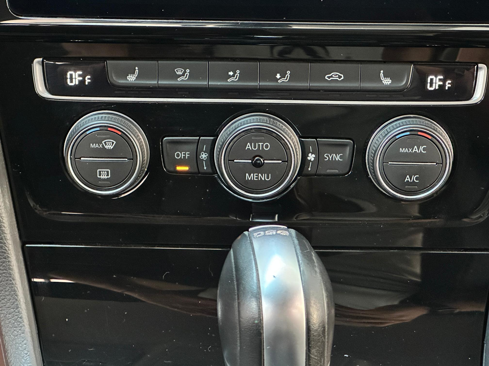 Volkswagen Golf 1.5 150 CV R-LINE|AUTO|LED|CARPLAY|ACC|17′