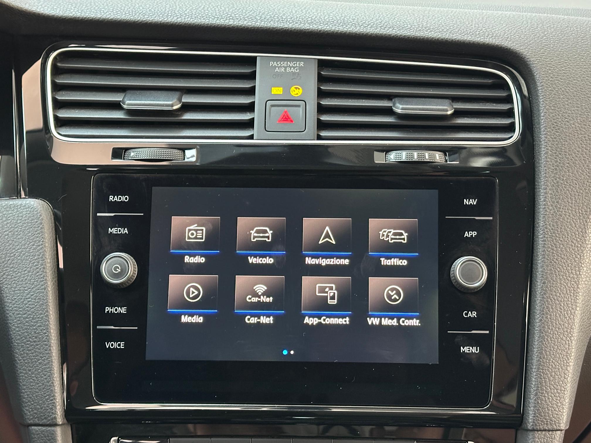 Volkswagen Golf 1.5 150 CV R-LINE|AUTO|LED|CARPLAY|ACC|17′