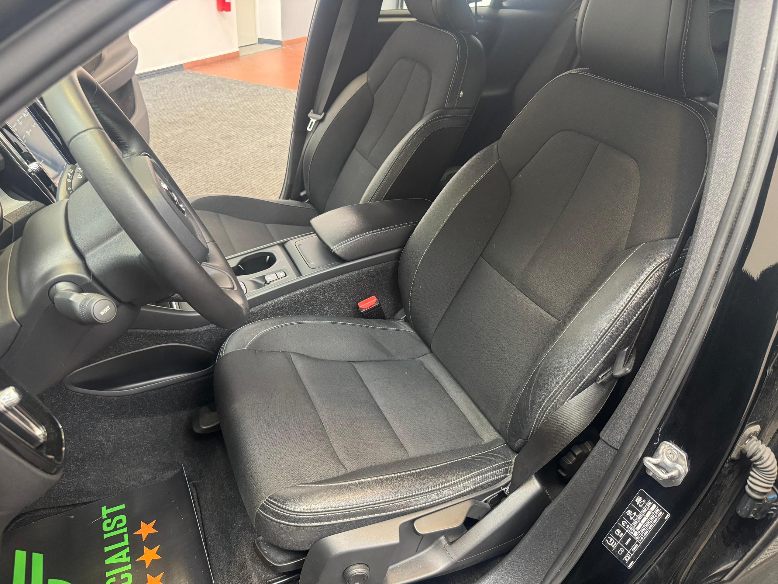 Volvo XC40 2.0 t5 awd geartronic FULL BLACK – 4X4