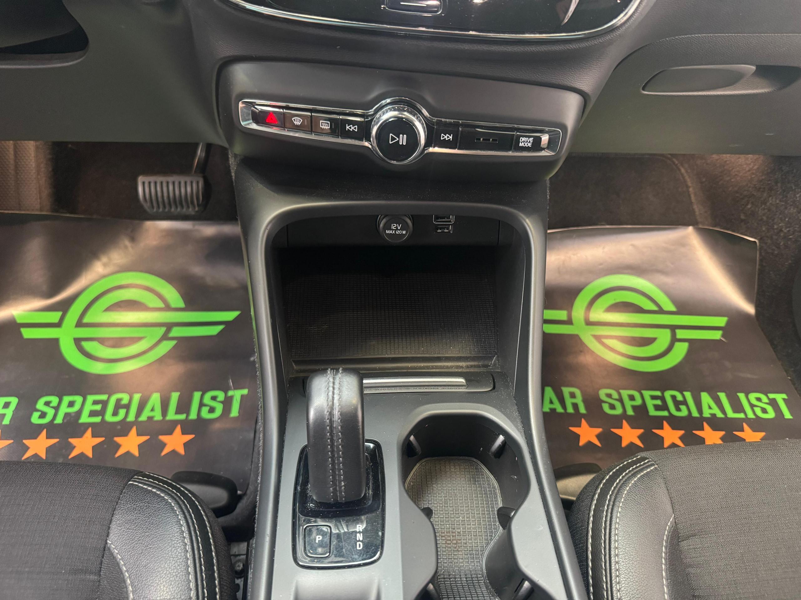 Volvo XC40 2.0 t5 awd geartronic FULL BLACK – 4X4