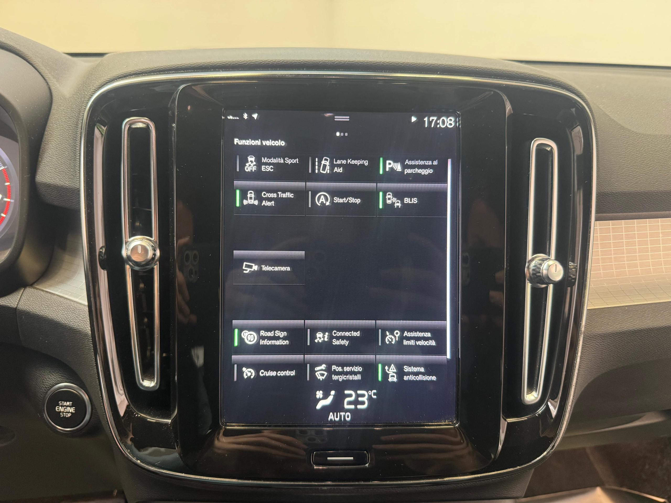 Volvo XC40 2.0 t5 awd geartronic FULL BLACK – 4X4