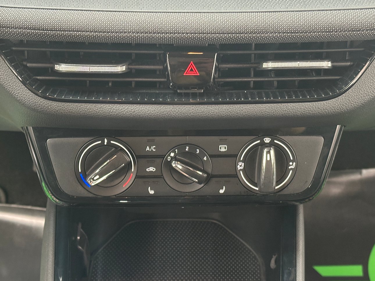 Skoda Fabia 1.0 tsi Young Edition NEOPAT.|CARPLAY|RETROCAMERA