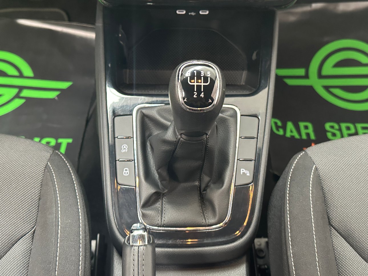 Skoda Fabia 1.0 tsi Young Edition NEOPAT.|CARPLAY|RETROCAMERA