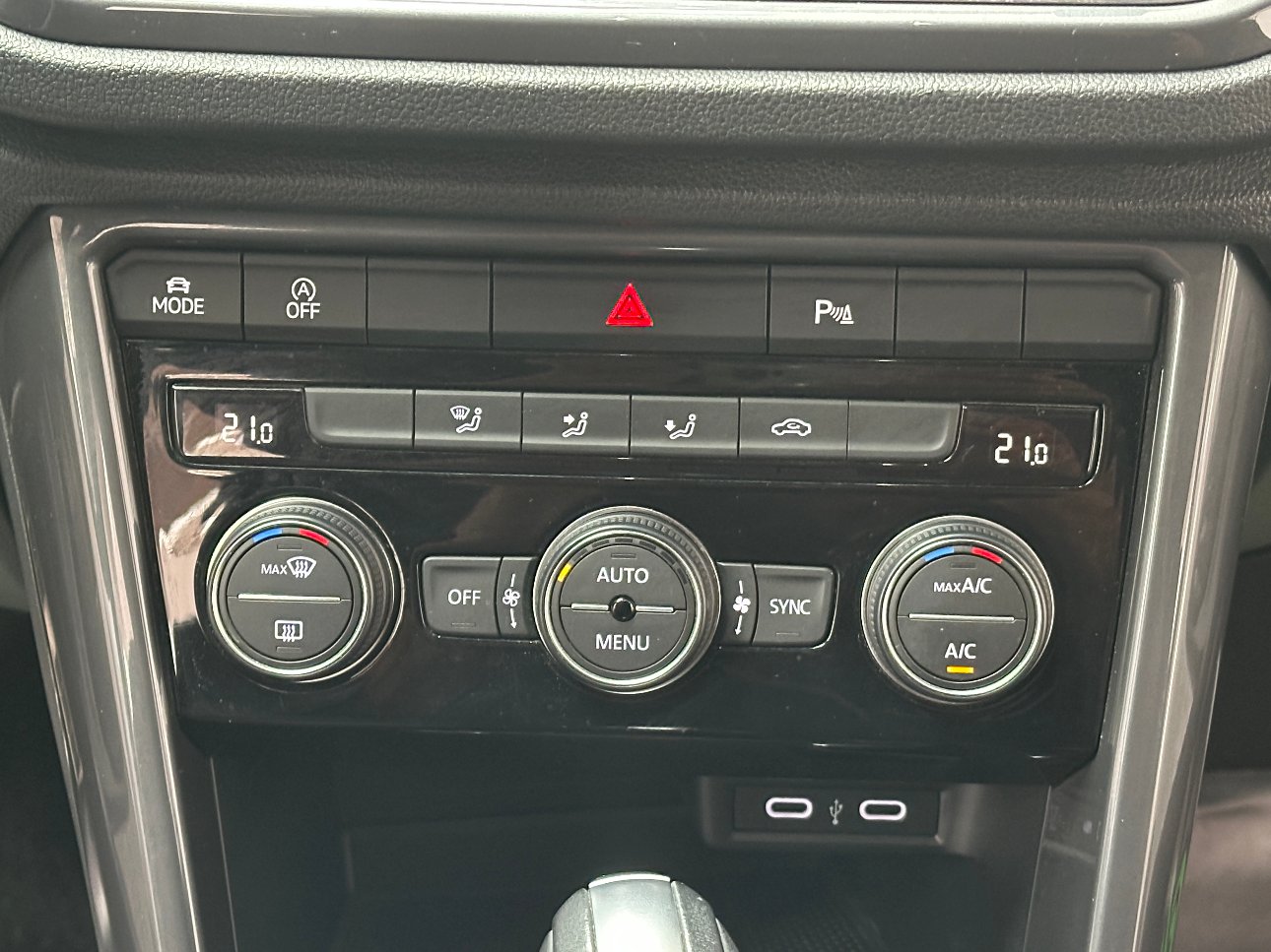Volkswagen T-Roc 1.5 tsi R-LINE dsg LED|ACC|RETROCAMERA|18′