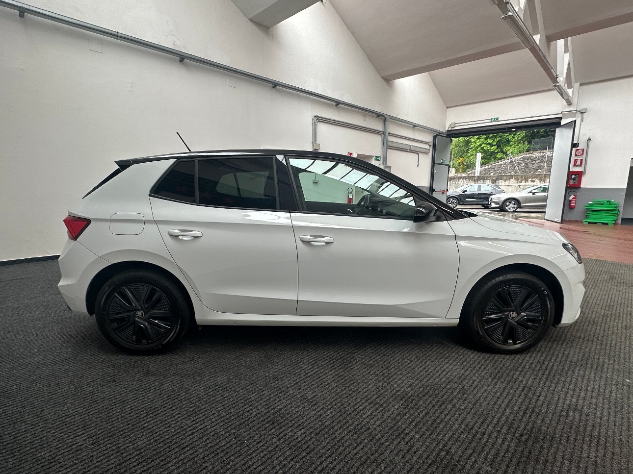 Skoda Fabia 1.0 tsi Young Edition NEOPAT.|CARPLAY|RETROCAMERA