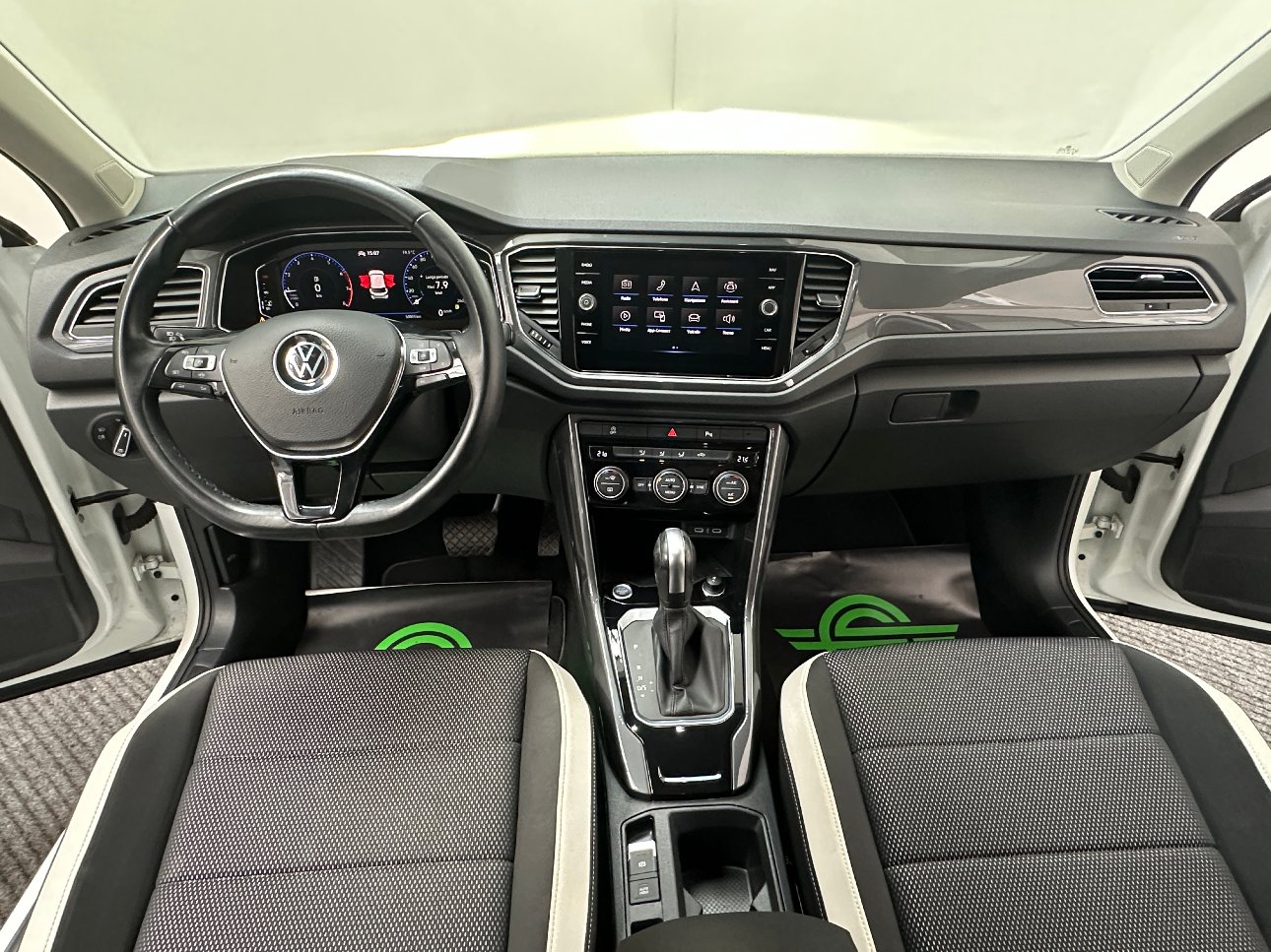 Volkswagen T-Roc 1.5 tsi Sport dsg RETROCAMERA|ACC|CARPLAY|18′
