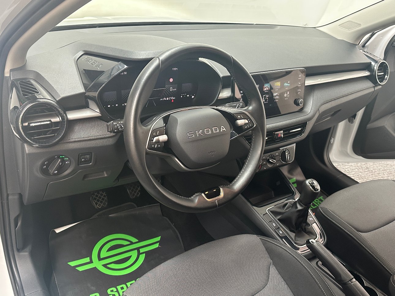 Skoda Fabia 1.0 tsi Young Edition NEOPAT.|CARPLAY|RETROCAMERA