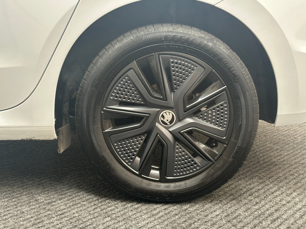Skoda Fabia 1.0 tsi Young Edition NEOPAT.|CARPLAY|RETROCAMERA