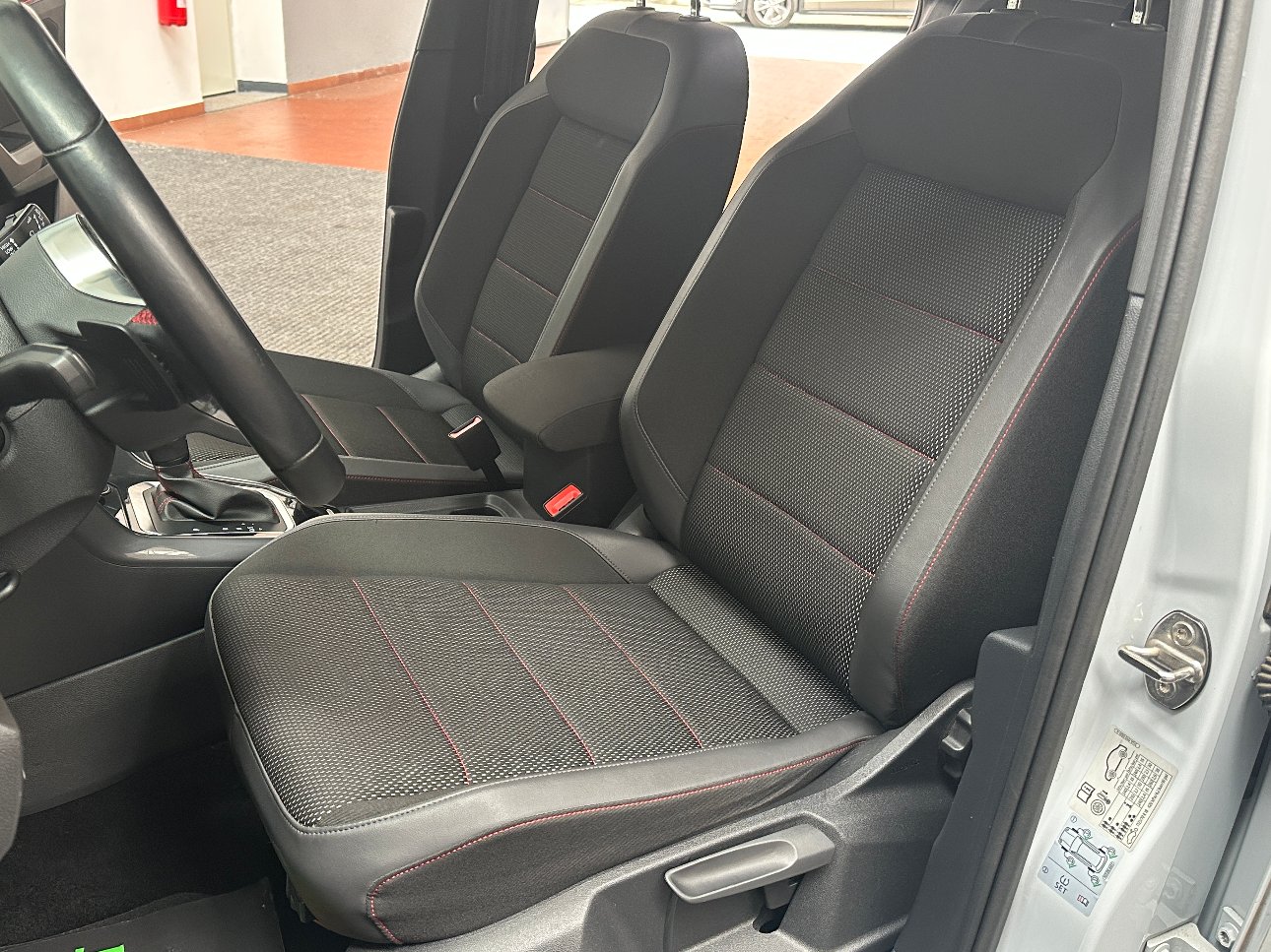 Volkswagen T-Roc 1.5 tsi R-LINE dsg LED|ACC|RETROCAMERA|18′