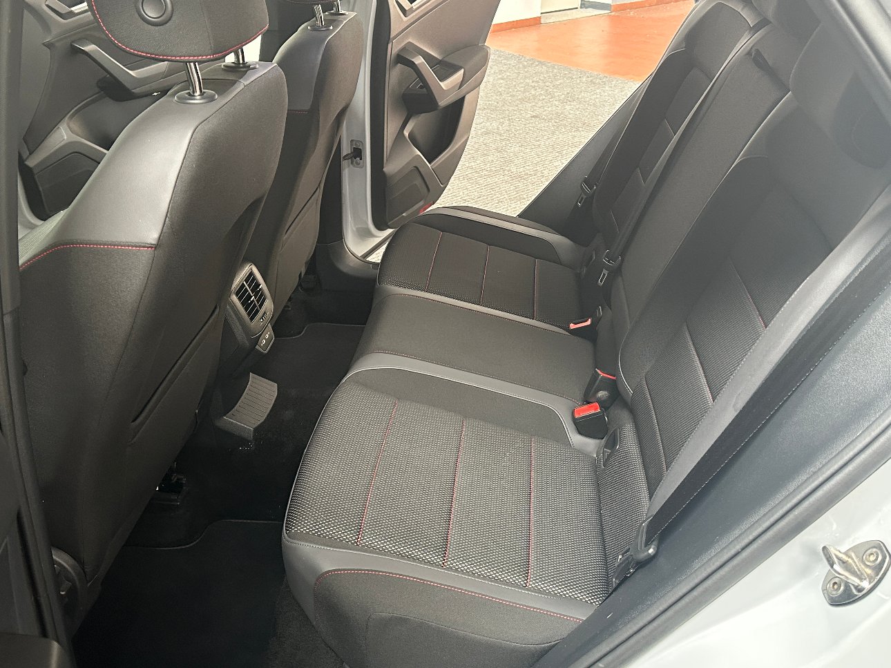 Volkswagen T-Roc 1.5 tsi R-LINE dsg LED|ACC|RETROCAMERA|18′