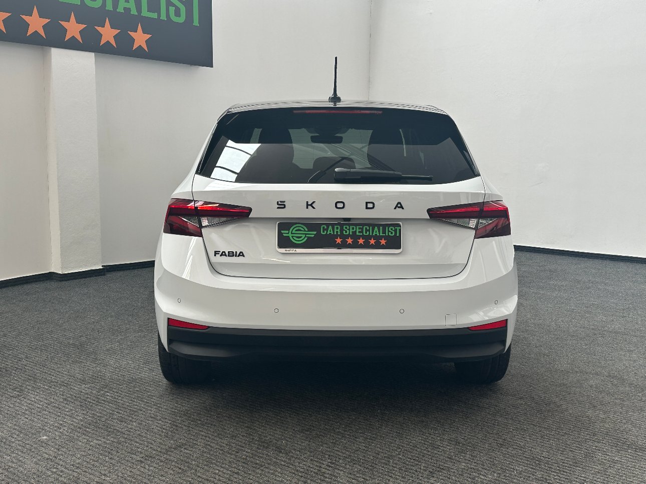Skoda Fabia 1.0 tsi Young Edition NEOPAT.|CARPLAY|RETROCAMERA