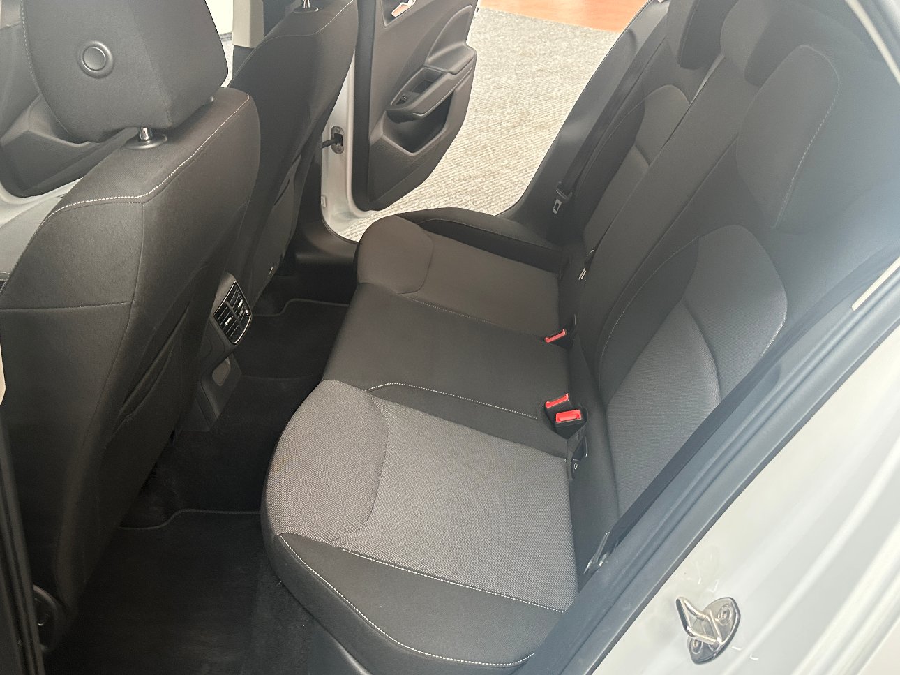 Skoda Fabia 1.0 tsi Young Edition NEOPAT.|CARPLAY|RETROCAMERA
