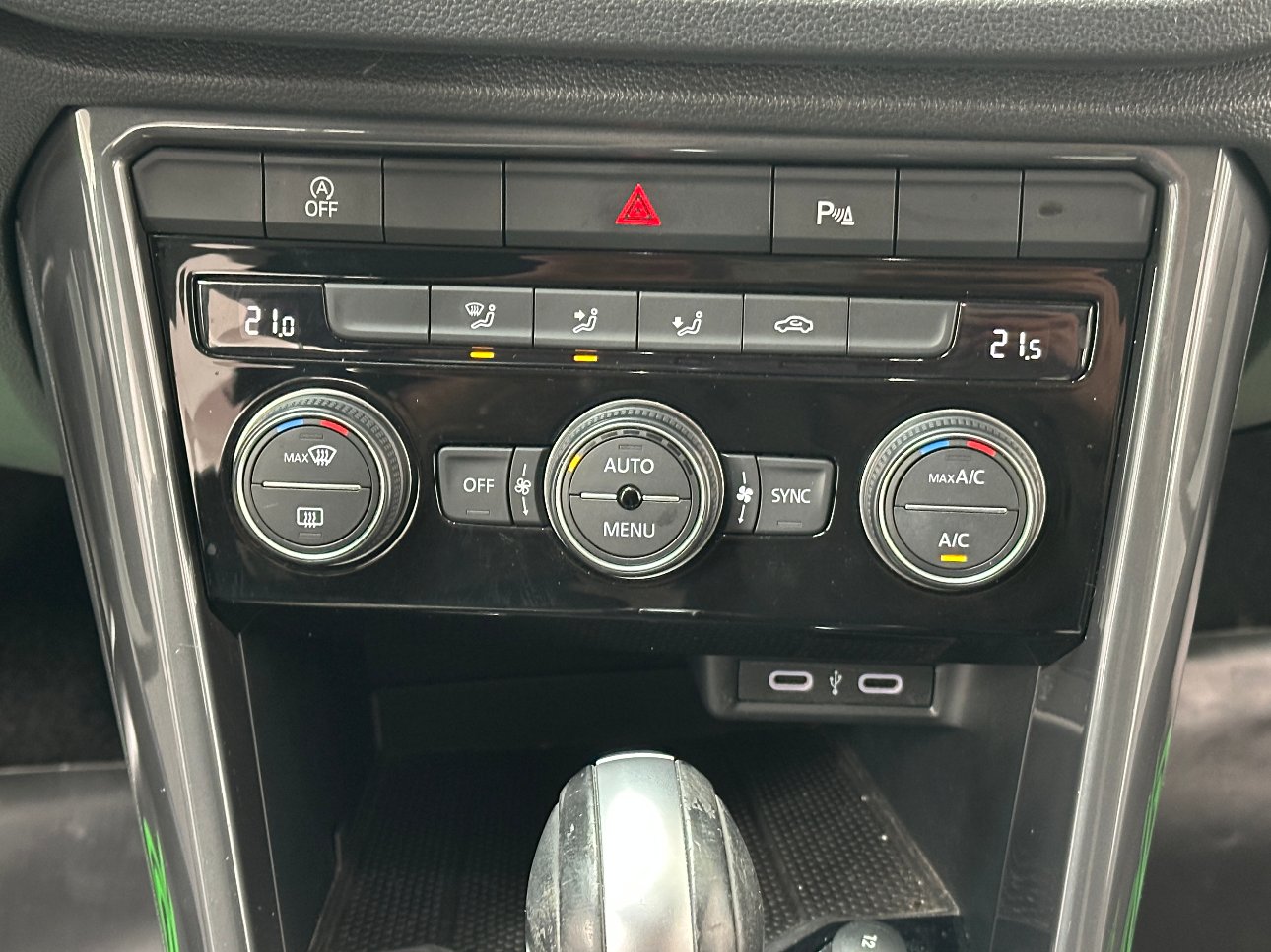 Volkswagen T-Roc 1.5 tsi Sport dsg RETROCAMERA|ACC|CARPLAY|18′