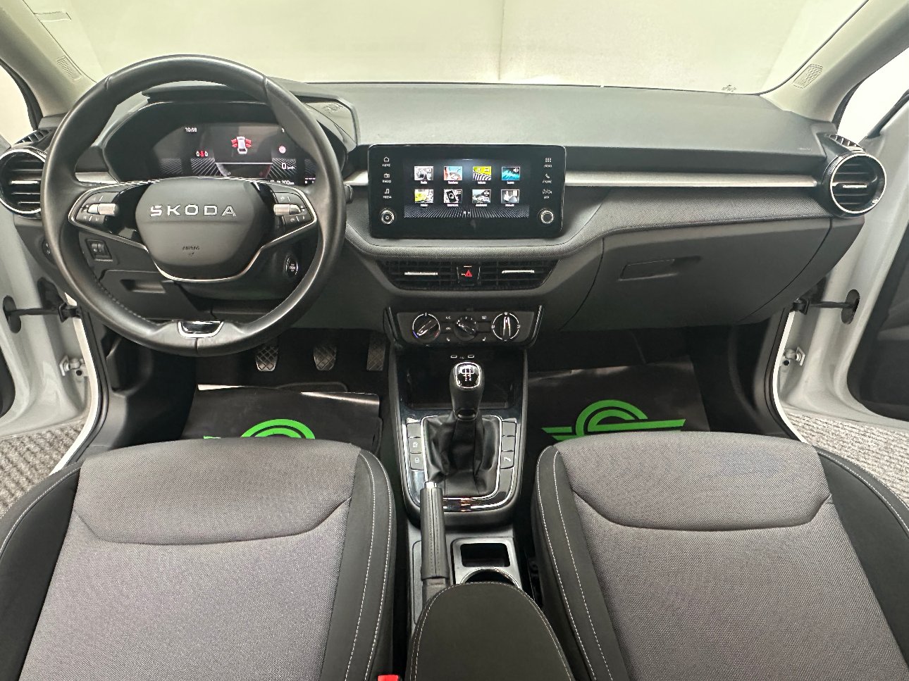 Skoda Fabia 1.0 tsi Young Edition NEOPAT.|CARPLAY|RETROCAMERA