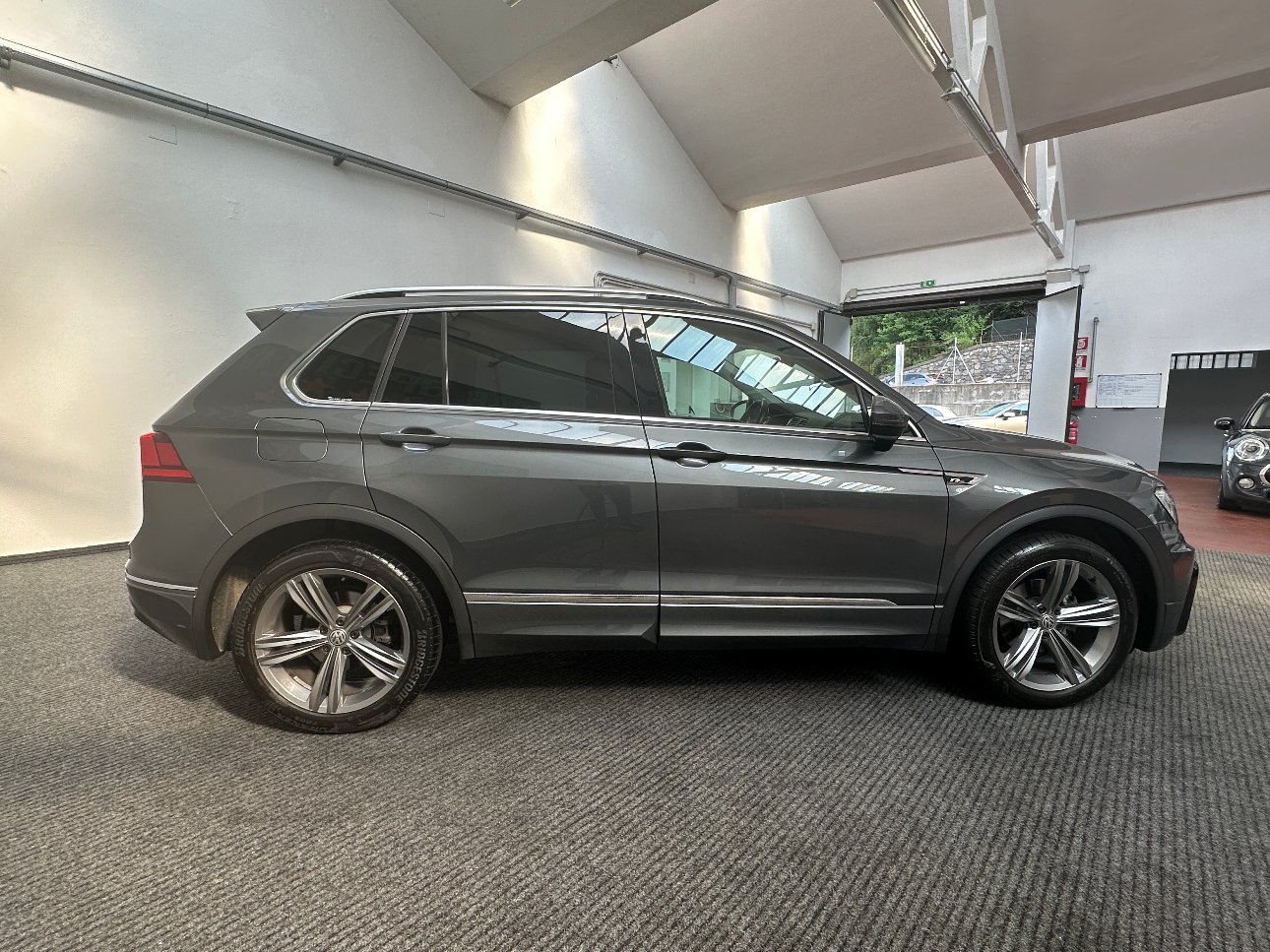 Volkswagen Tiguan 2.0 tdi R-Line 150cv dsg LED|CARPLAY|ACC|PADDLES|19′