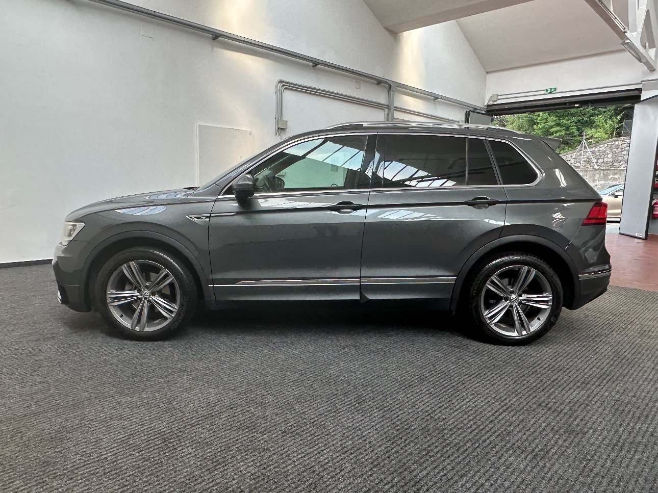 Volkswagen Tiguan 2.0 tdi R-Line 150cv dsg LED|CARPLAY|ACC|PADDLES|19′