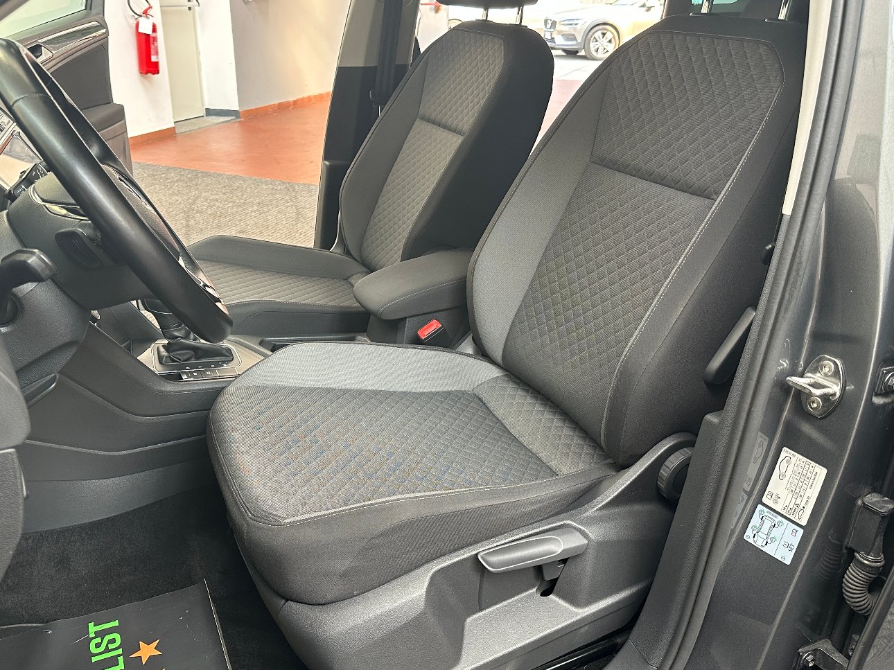 Volkswagen Tiguan 2.0 tdi R-Line 150cv dsg LED|CARPLAY|ACC|PADDLES|19′