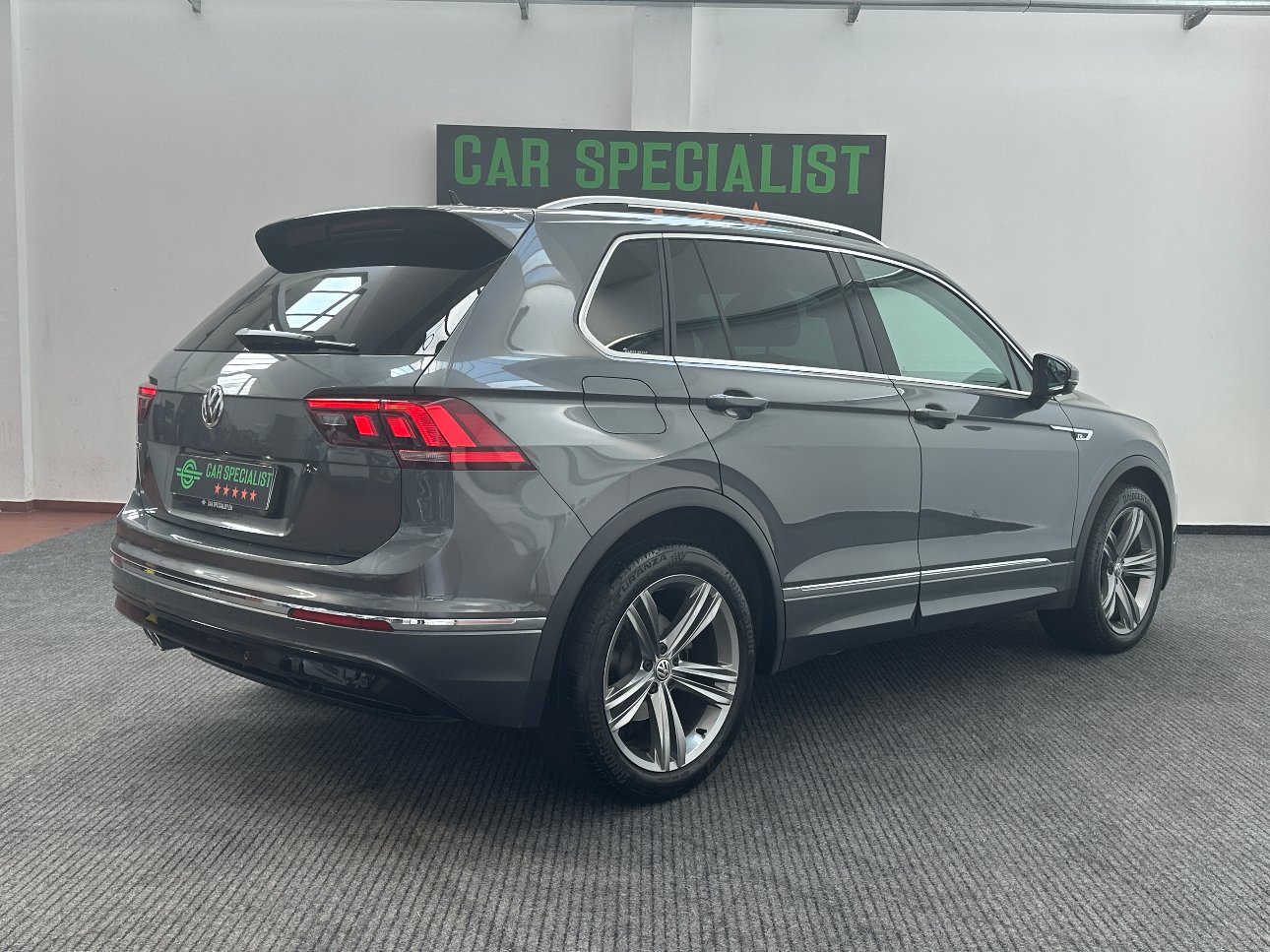 Volkswagen Tiguan 2.0 tdi R-Line 150cv dsg LED|CARPLAY|ACC|PADDLES|19′