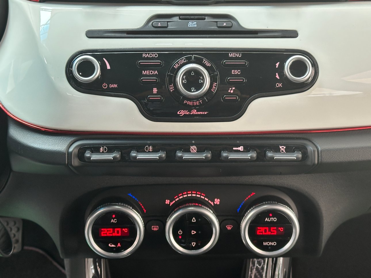 Alfa Romeo Giulietta 1.4 t. m.air Distinctive AUTOMATICA 170cv NAVI|CRUISE|DISTRIBUZ.|18′