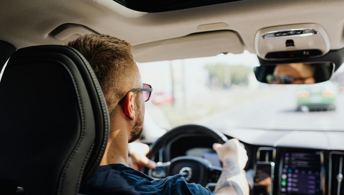 uomo guida auto uomo guida auto