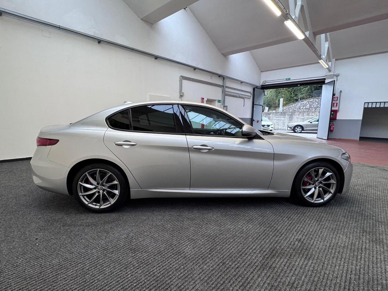 Alfa Romeo Giulia 2.2 160 CV Rosso Edizione LED|PADDLES|RETROCAMERA