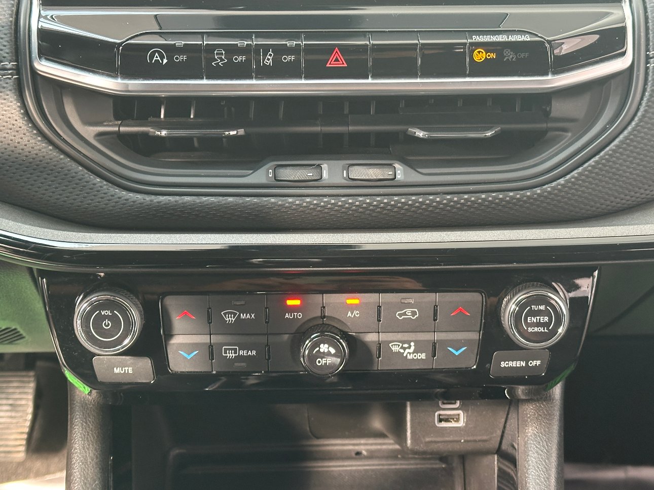 Jeep Compass 1.6 mjt Night Eagle 2wd 130cv UNIRPOP.|CARPLAY|18′
