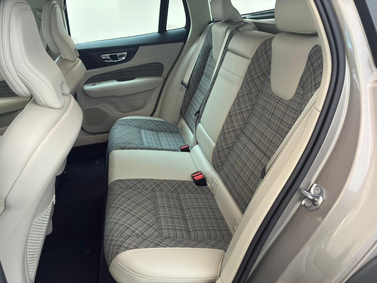 Volvo V60 Cross Country 2.0 d4 Geartronic Pro AWD MY20 – APPLE CAR PLAY|NAVI|SENSORI