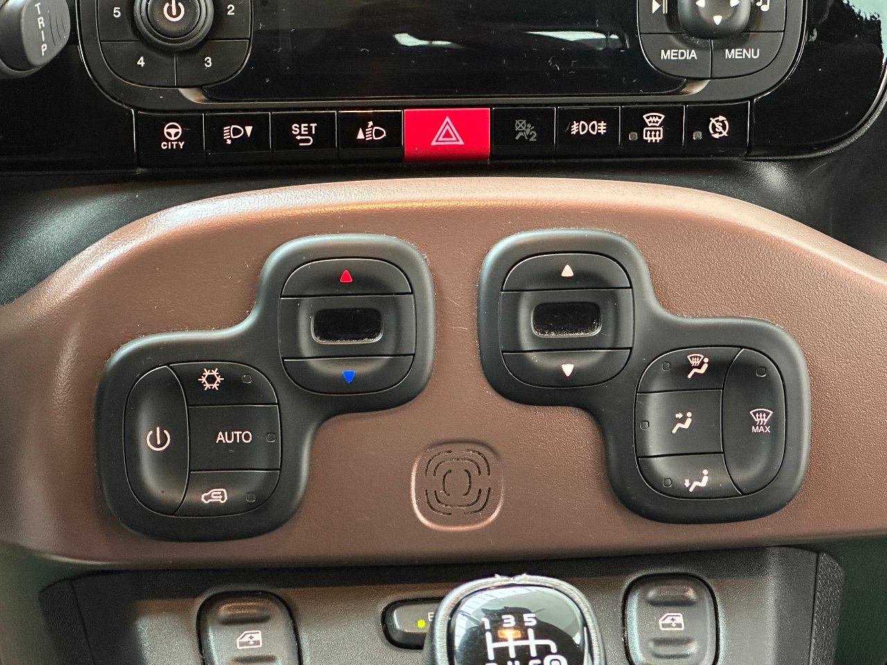 Fiat Panda 0.9 t.air Trussardi 4×4 UNIPROP.|SENSORI|PELLE