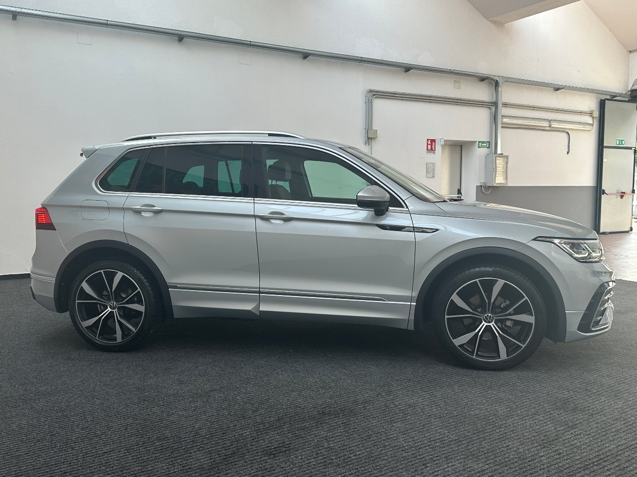 Volkswagen Tiguan 1.5 tsi R-Line 150cv dsg IQ.LED|PADDLES|ACC|20′