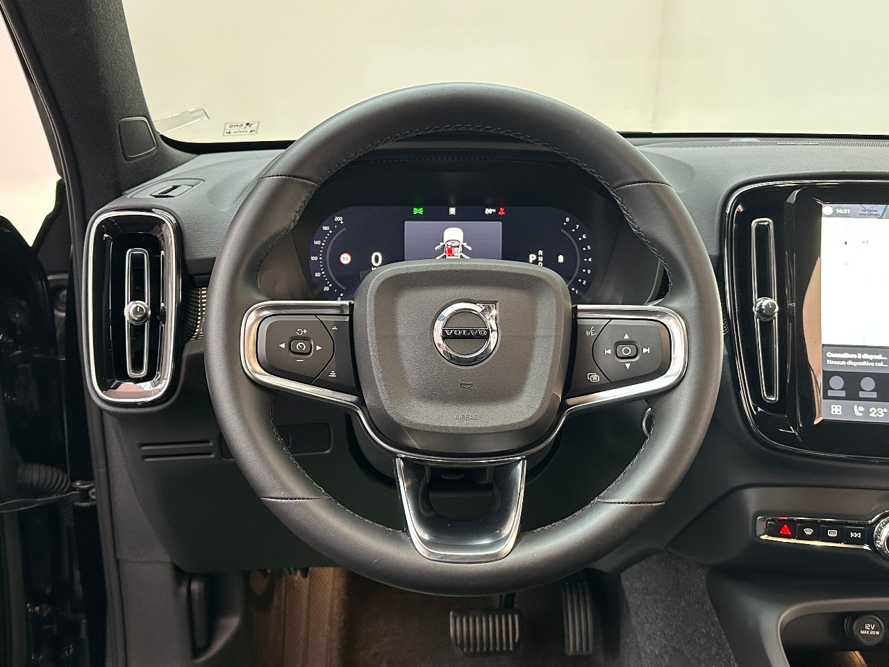 Volvo XC40 2.0 b3 Plus Dark UNIPROP.|REAR|HARMAN&KARDON|19′