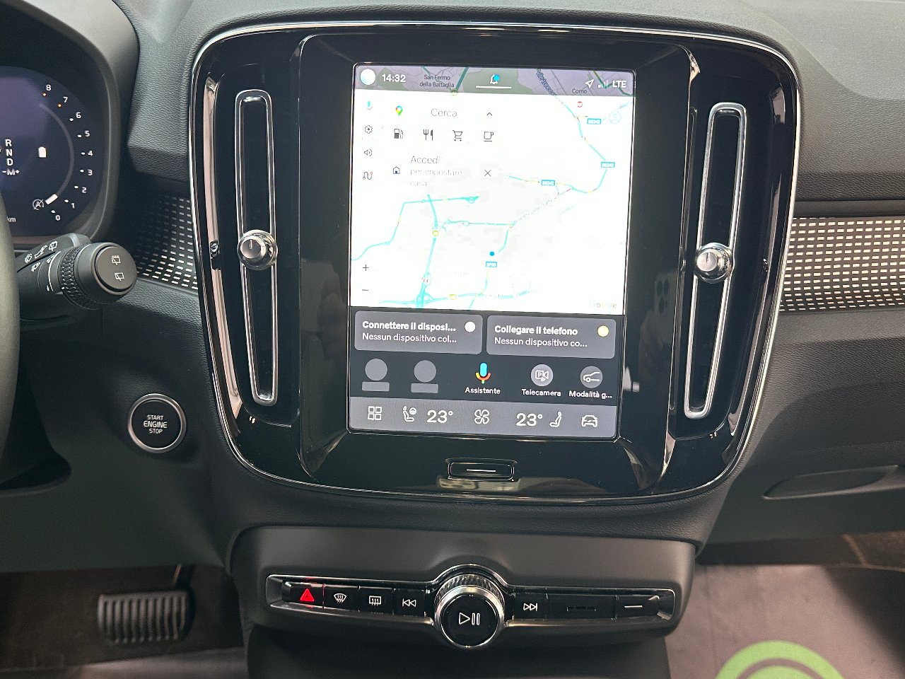 Volvo XC40 2.0 b3 Plus Dark UNIPROP.|REAR|HARMAN&KARDON|19′