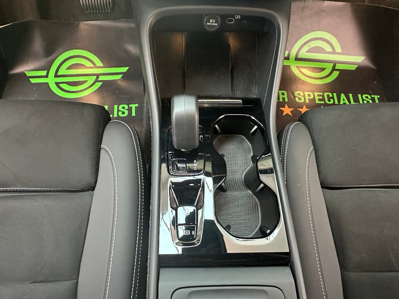 Volvo XC40 2.0 b3 Plus Dark UNIPROP.|REAR|HARMAN&KARDON|19′