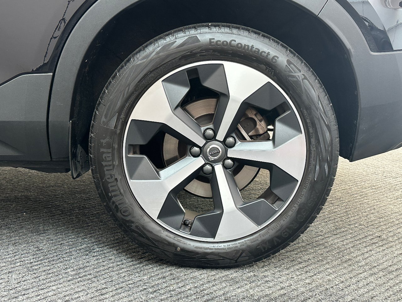 Volvo XC40 2.0 b3 Plus Dark UNIPROP.|REAR|HARMAN&KARDON|19′