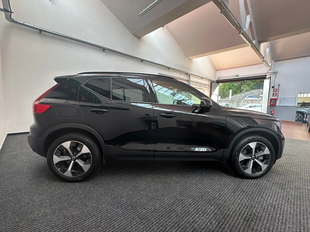 Volvo XC40 2.0 b3 Plus Dark UNIPROP.|REAR|HARMAN&KARDON|19′