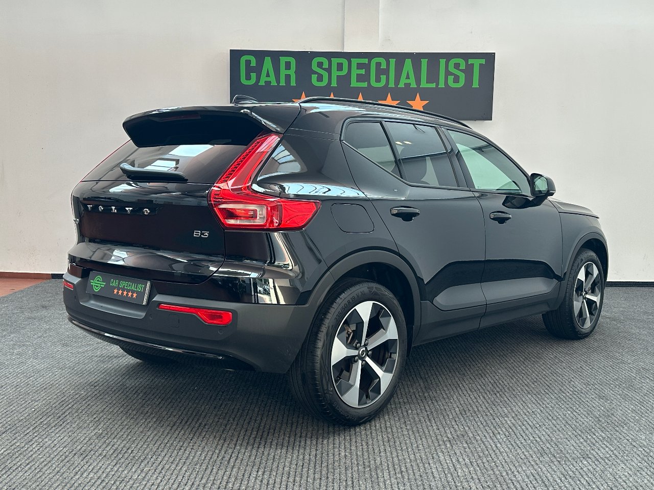 Volvo XC40 2.0 b3 Plus Dark UNIPROP.|REAR|HARMAN&KARDON|19′