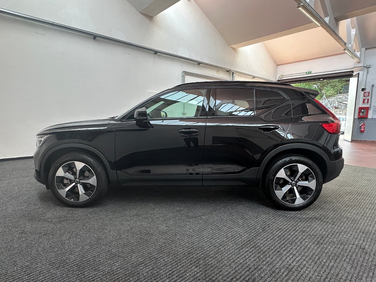 Volvo XC40 2.0 b3 Plus Dark UNIPROP.|REAR|HARMAN&KARDON|19′