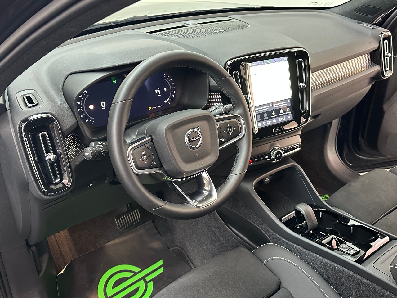 Volvo XC40 2.0 b3 Plus Dark UNIPROP.|REAR|HARMAN&KARDON|19′