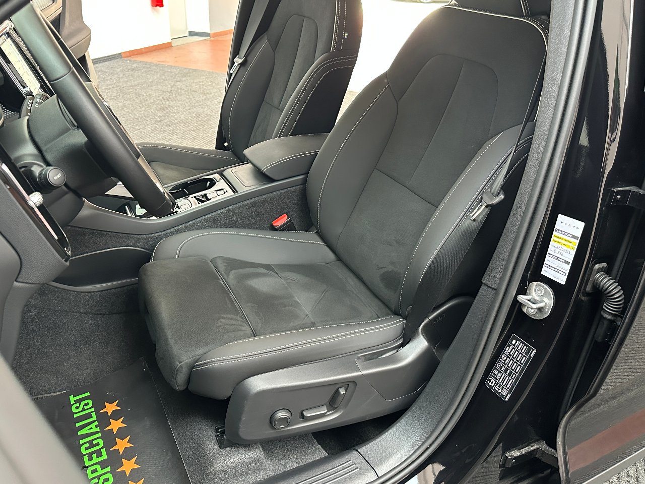 Volvo XC40 2.0 b3 Plus Dark UNIPROP.|REAR|HARMAN&KARDON|19′