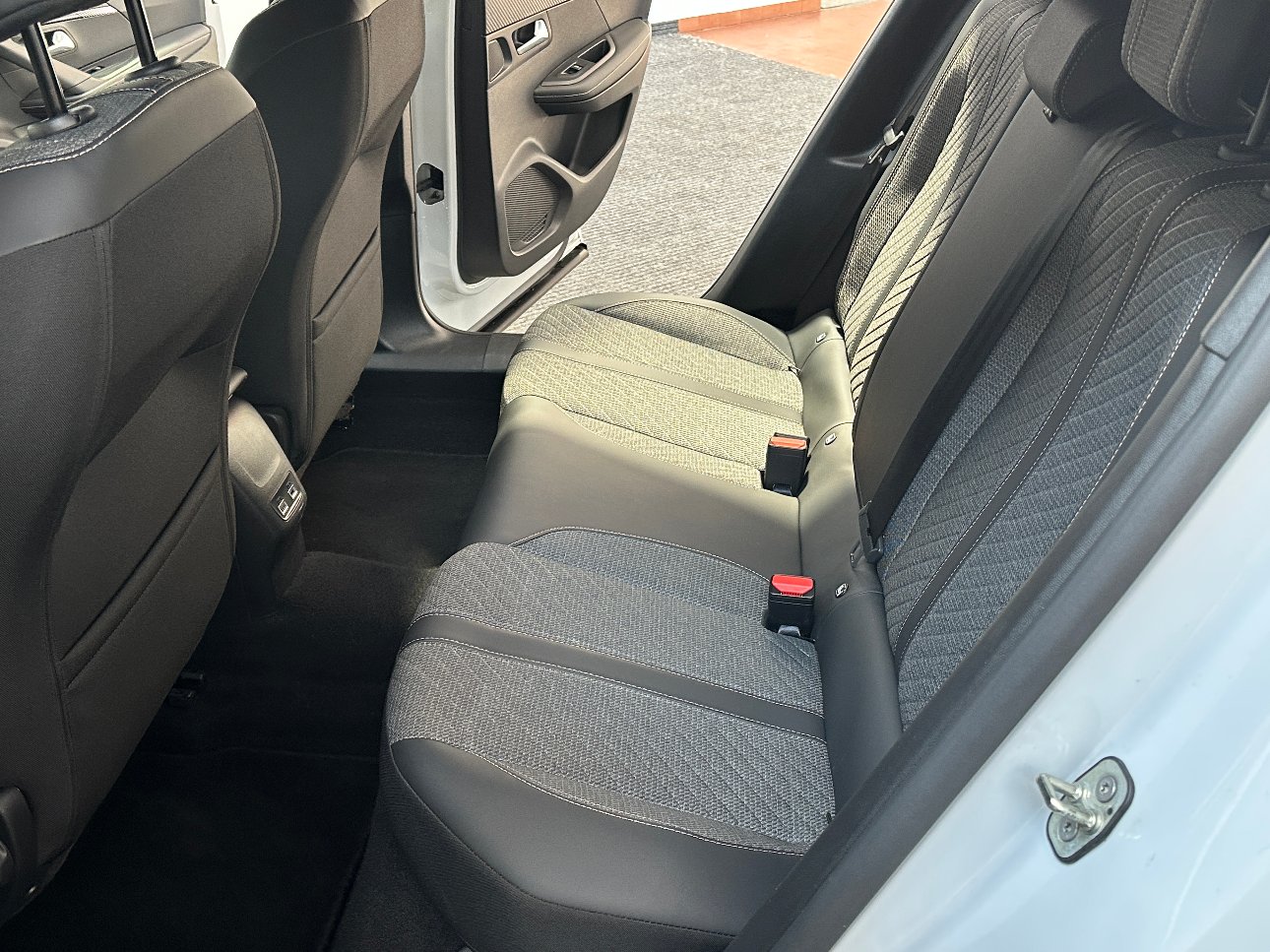 Peugeot 2008 1.2 Allure 130cv eat8 NEOPAT.|LED|CARPLAY|PADDLES