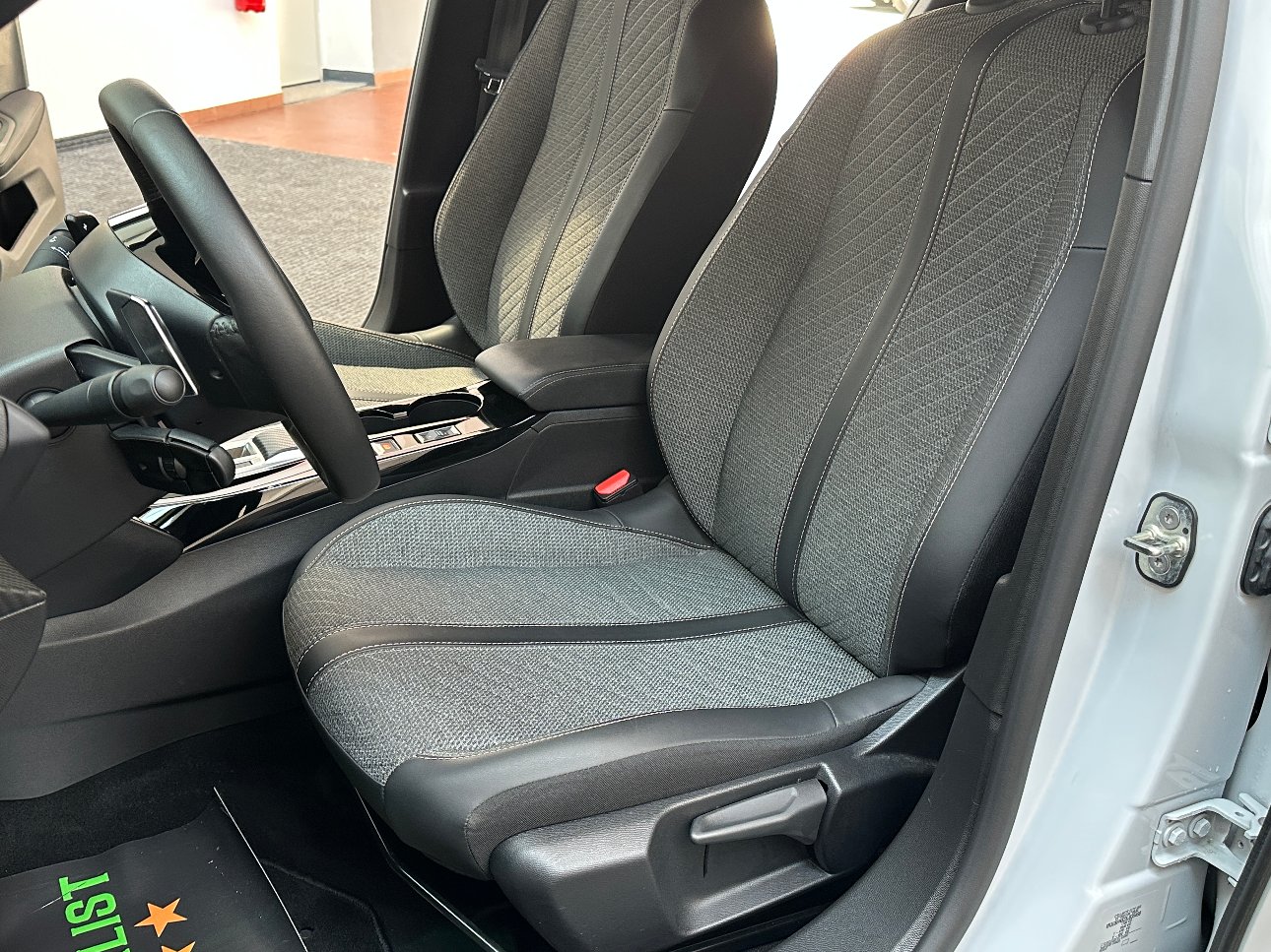 Peugeot 2008 1.2 Allure 130cv eat8 NEOPAT.|LED|CARPLAY|PADDLES